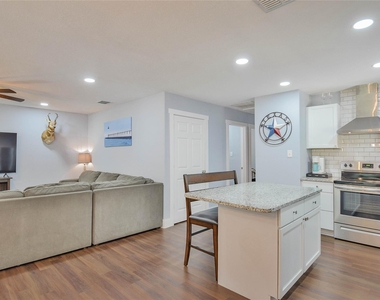 903 Comanche Cove Drive - Photo Thumbnail 6