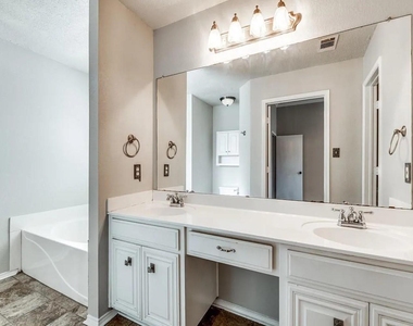 942 Jacobs Crossing Court - Photo Thumbnail 9