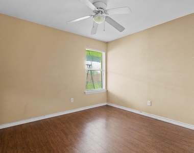 100 Lipan Street - Photo Thumbnail 18