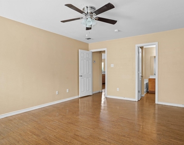100 Lipan Street - Photo Thumbnail 14