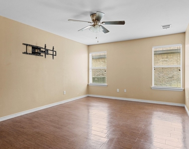 100 Lipan Street - Photo Thumbnail 16