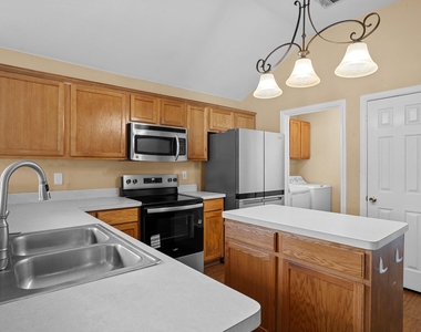 100 Lipan Street - Photo Thumbnail 8