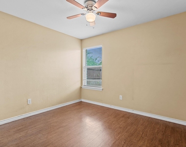 100 Lipan Street - Photo Thumbnail 20