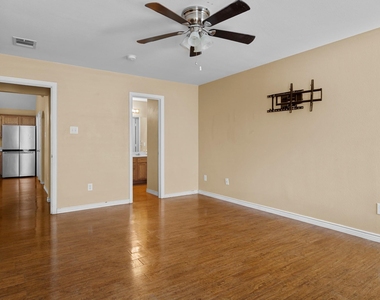 100 Lipan Street - Photo Thumbnail 15