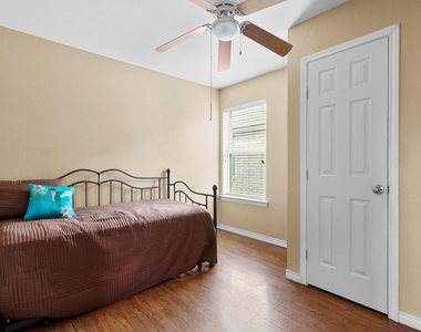 100 Lipan Street - Photo Thumbnail 21