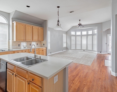 2450 Thorntree Drive - Photo Thumbnail 7
