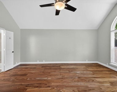 913 Chapel Drive - Photo Thumbnail 15
