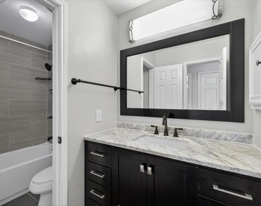 913 Chapel Drive - Photo Thumbnail 8