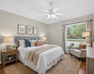 913 Chapel Drive - Photo Thumbnail 5