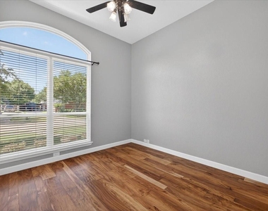 913 Chapel Drive - Photo Thumbnail 1
