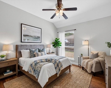 913 Chapel Drive - Photo Thumbnail 7