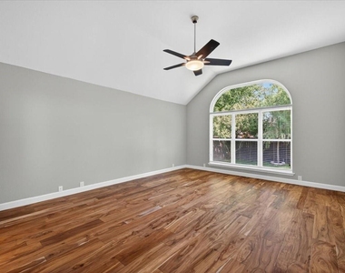 913 Chapel Drive - Photo Thumbnail 13