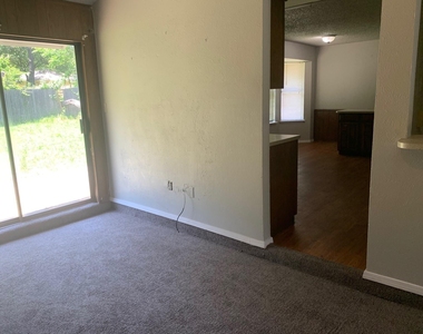 2518 Highgate Drive - Photo Thumbnail 4