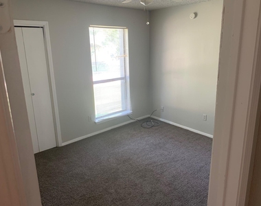 2518 Highgate Drive - Photo Thumbnail 11