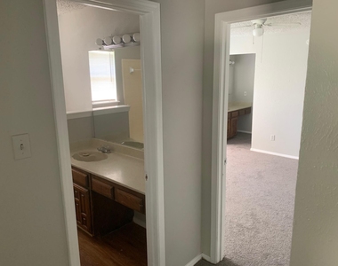 2518 Highgate Drive - Photo Thumbnail 10