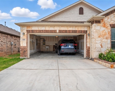 604 Bronze Forest Drive - Photo Thumbnail 28