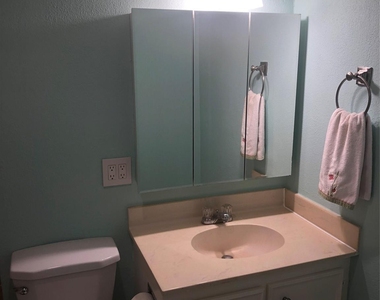 3883 Turtle Creek Boulevard - Photo Thumbnail 7
