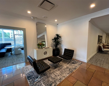 3883 Turtle Creek Boulevard - Photo Thumbnail 3