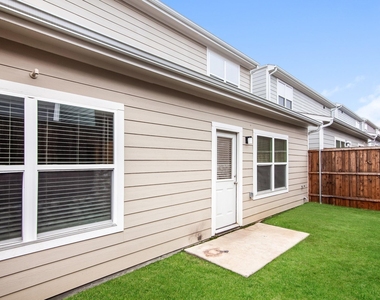 613 Sophia Way - Photo Thumbnail 14