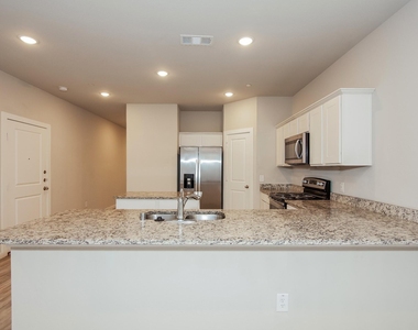 613 Sophia Way - Photo Thumbnail 5