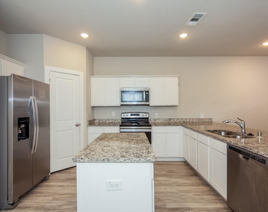 613 Sophia Way - Photo Thumbnail 6
