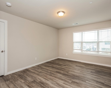 613 Sophia Way - Photo Thumbnail 8