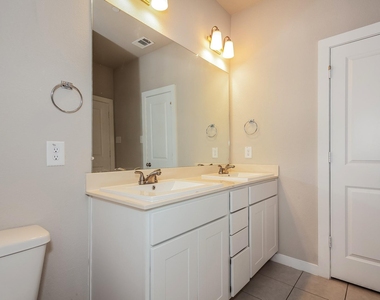 613 Sophia Way - Photo Thumbnail 11