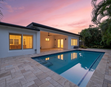 450 Ne 5th Circle - Photo Thumbnail 3
