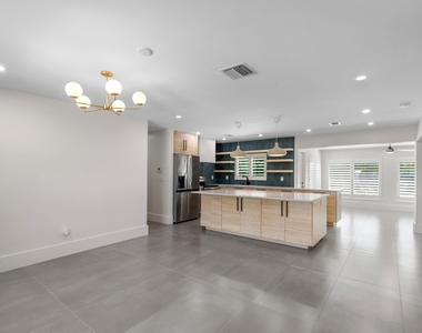 450 Ne 5th Circle - Photo Thumbnail 4