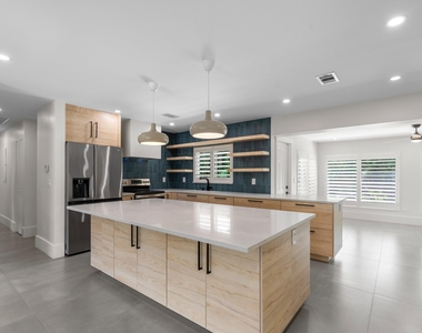 450 Ne 5th Circle - Photo Thumbnail 5