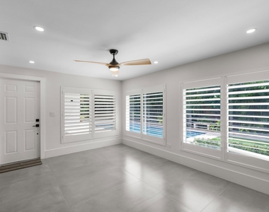 450 Ne 5th Circle - Photo Thumbnail 9