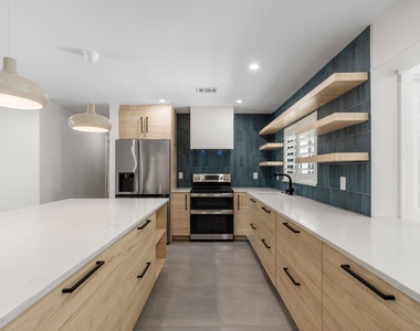 450 Ne 5th Circle - Photo Thumbnail 6