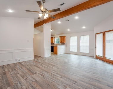 1609 W Jamestown Drive - Photo Thumbnail 1