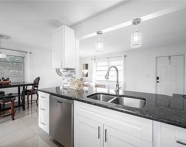 1607 Ne 15th Avenue - Photo Thumbnail 1