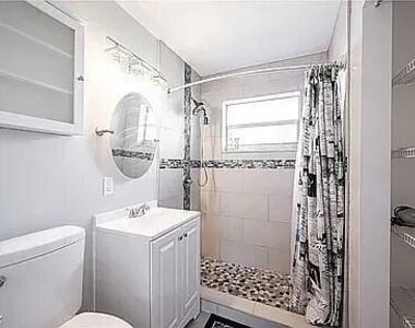 1607 Ne 15th Avenue - Photo Thumbnail 3