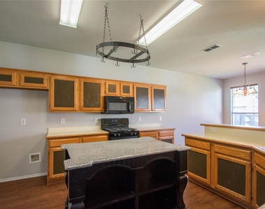 8512 Clearbrook Drive - Photo Thumbnail 13