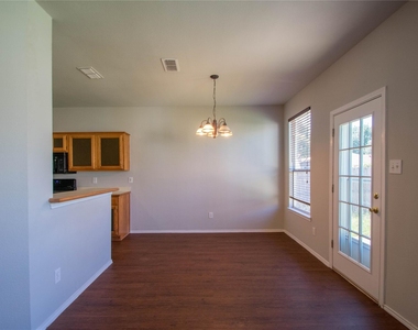 8512 Clearbrook Drive - Photo Thumbnail 10
