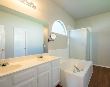 8512 Clearbrook Drive - Photo Thumbnail 18
