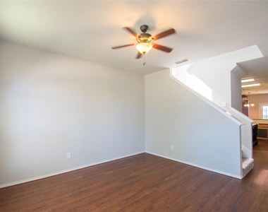 8512 Clearbrook Drive - Photo Thumbnail 4