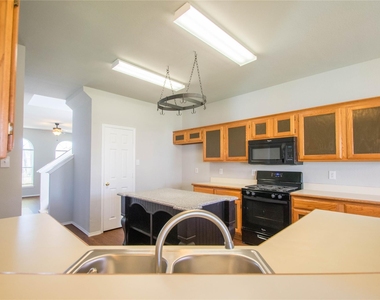 8512 Clearbrook Drive - Photo Thumbnail 12