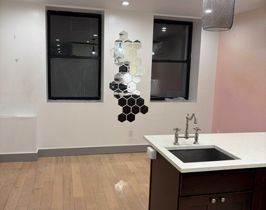 123 Pulaski Street - Photo Thumbnail 7