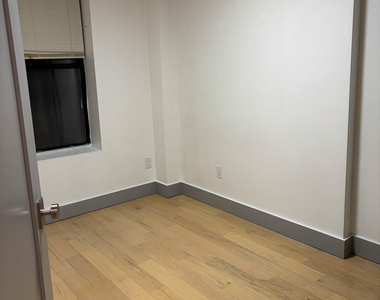 123 Pulaski Street - Photo Thumbnail 4