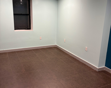 123 Pulaski Street - Photo Thumbnail 3