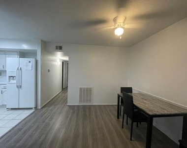 2440 Sunflower Drive - Photo Thumbnail 7