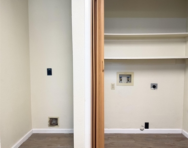 1905 Jasmine Street - Photo Thumbnail 14