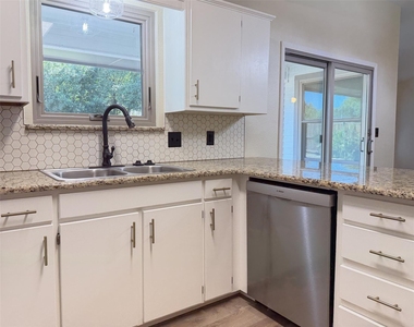 1905 Jasmine Street - Photo Thumbnail 13