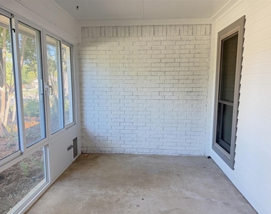 1905 Jasmine Street - Photo Thumbnail 6