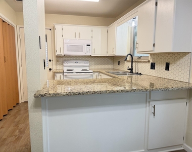 1905 Jasmine Street - Photo Thumbnail 12