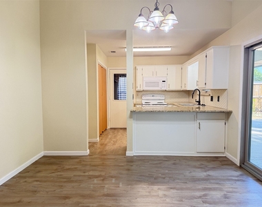 1905 Jasmine Street - Photo Thumbnail 11