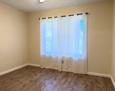 1905 Jasmine Street - Photo Thumbnail 23